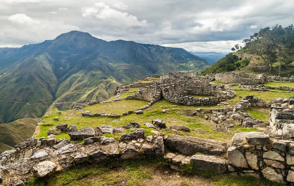 Kuelap : la citadelle pré-Inca méconnue du Pérou qui rivalise avec Machu Picchu