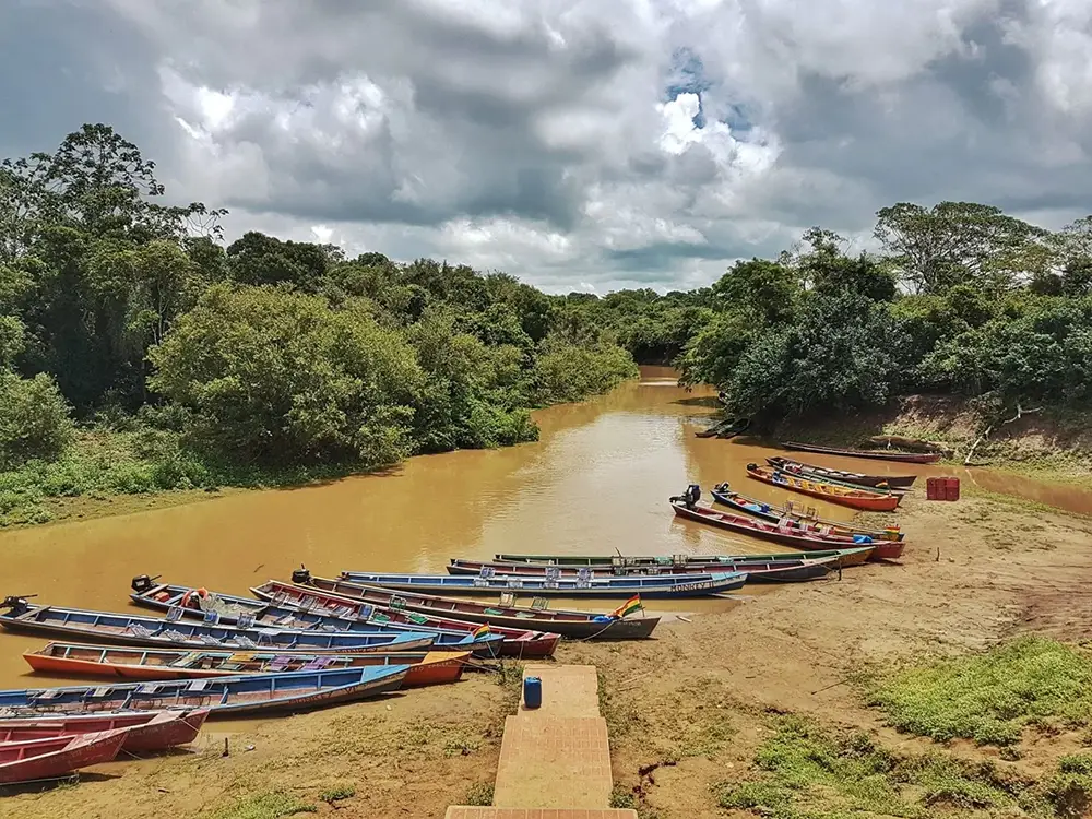 visiter Rurrenabaque, Bolivie, canoes sur l'Amazonie