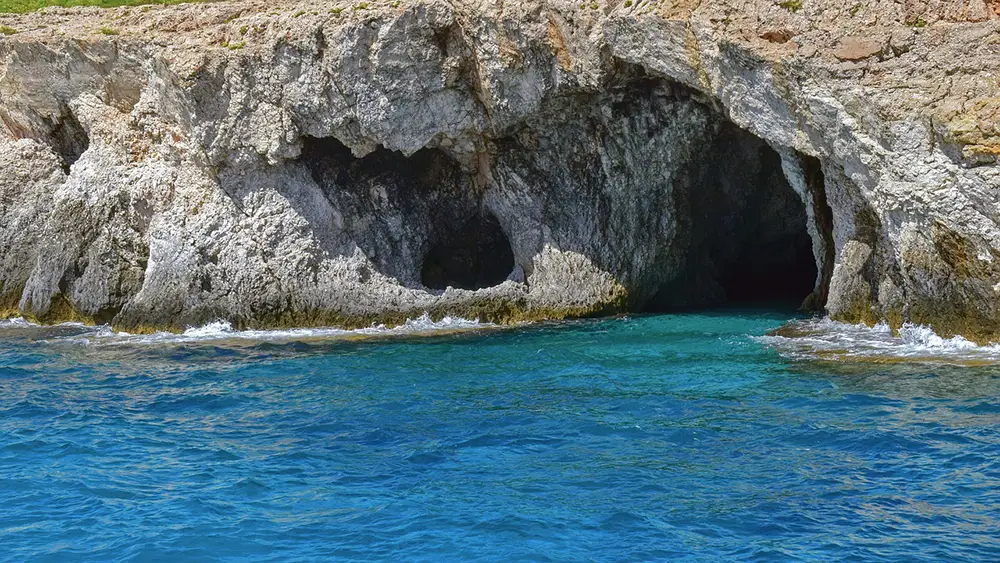 grottes sous-marines de Méditerranée