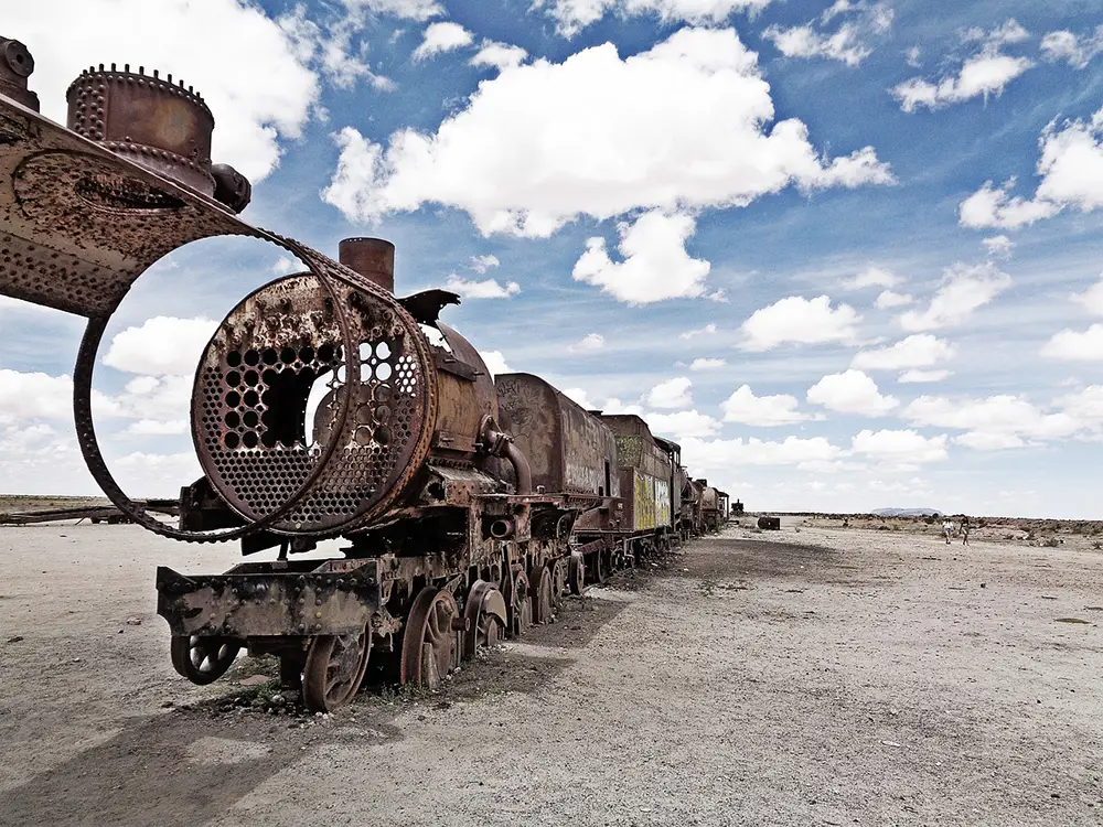 trains fantômes abandonnés, train dans le désert d'Uyuni